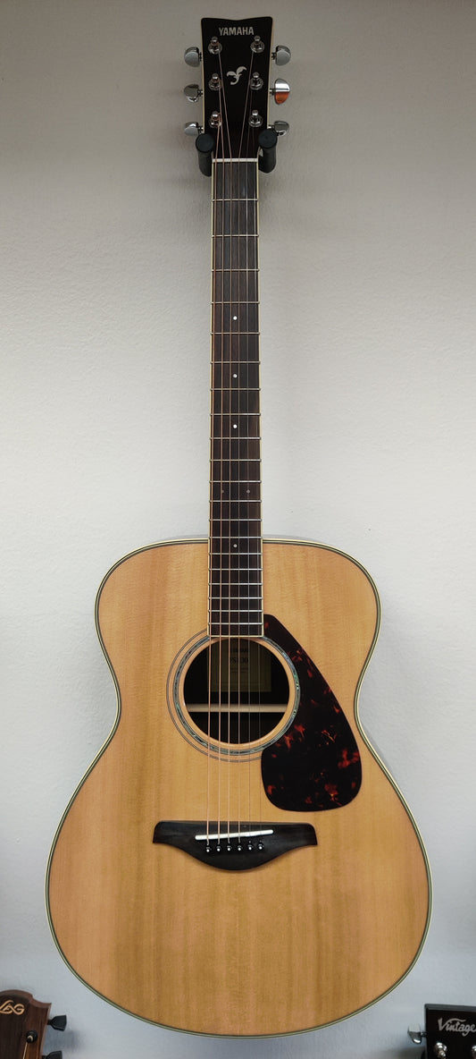 Yamaha FS830 acoustic guitar