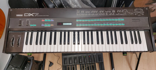 Yamaha DX7 keyboard & TX7 tone generator (used) - Aron Soitin